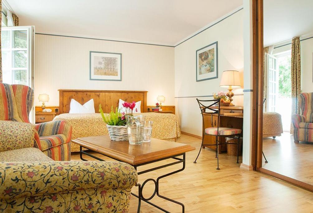 שטראלסונד Landgasthof & Hotel Jagdhof חדר תמונה