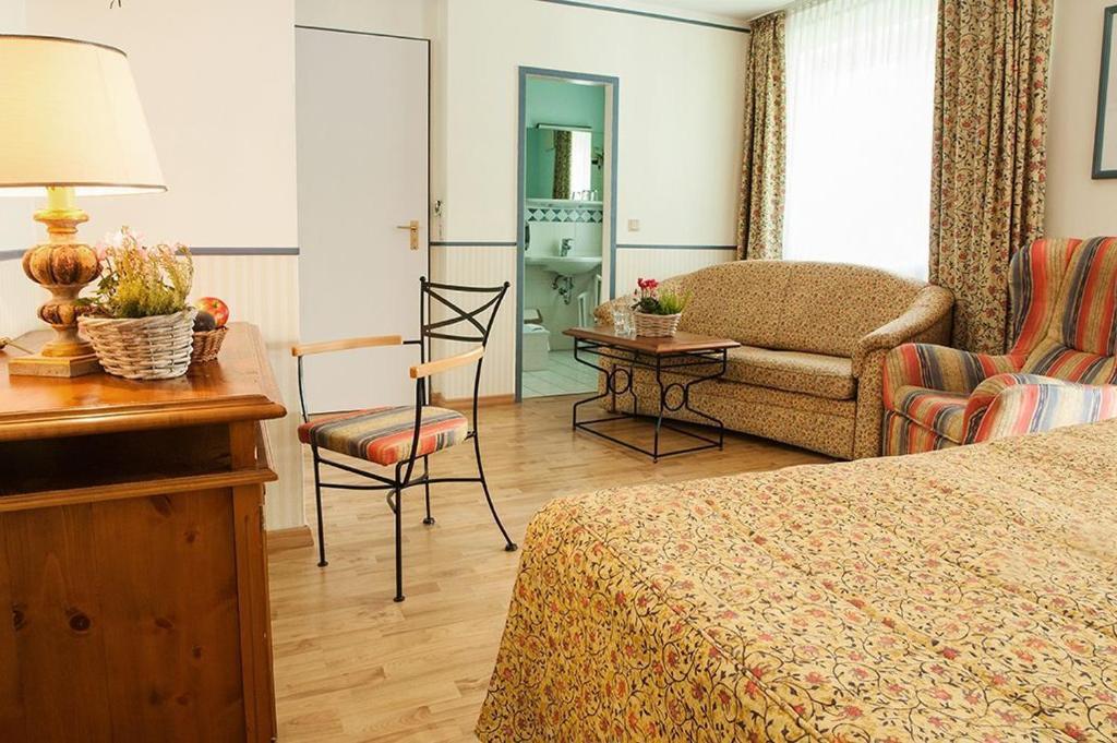 שטראלסונד Landgasthof & Hotel Jagdhof חדר תמונה
