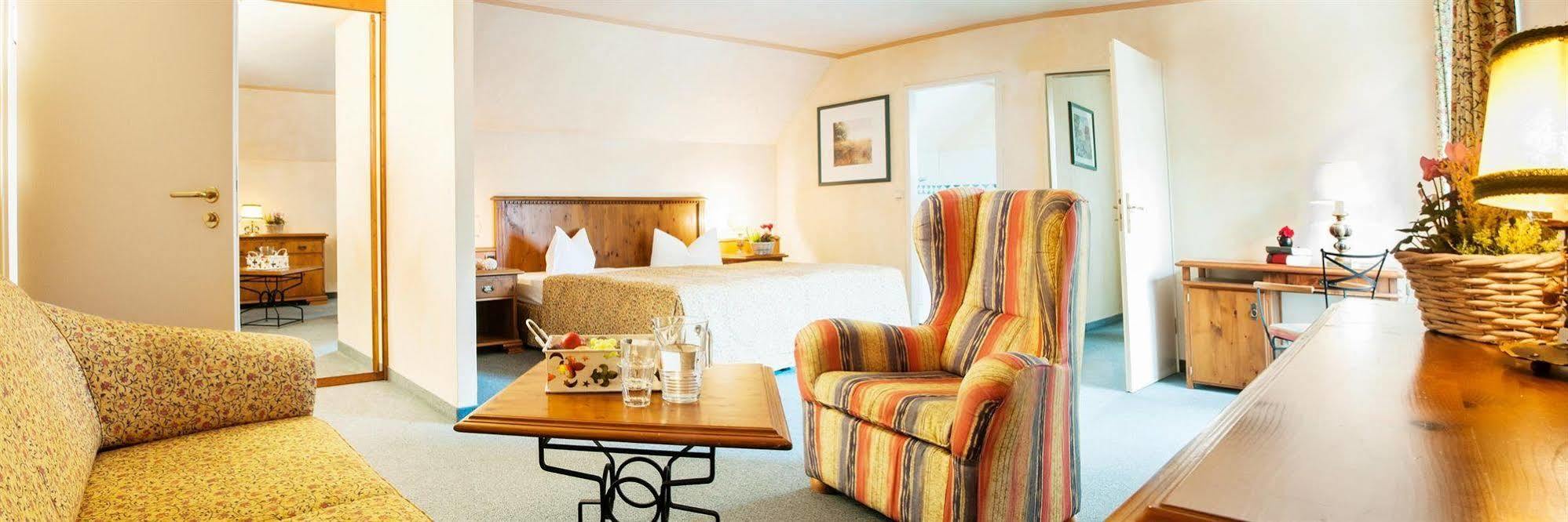 שטראלסונד Landgasthof & Hotel Jagdhof מראה חיצוני תמונה