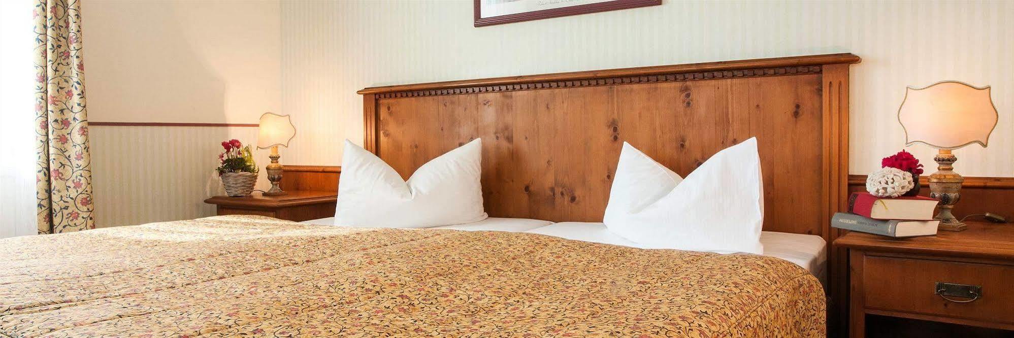 שטראלסונד Landgasthof & Hotel Jagdhof מראה חיצוני תמונה